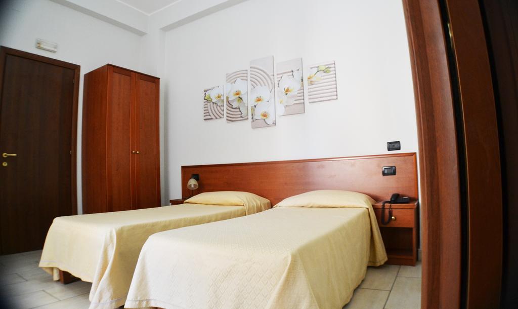 רג'יו די קאלאבריה B&B Centrale Affittacamere חדר תמונה