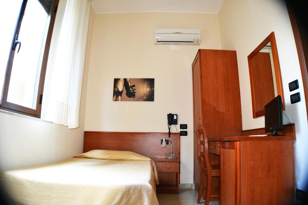 רג'יו די קאלאבריה B&B Centrale Affittacamere חדר תמונה